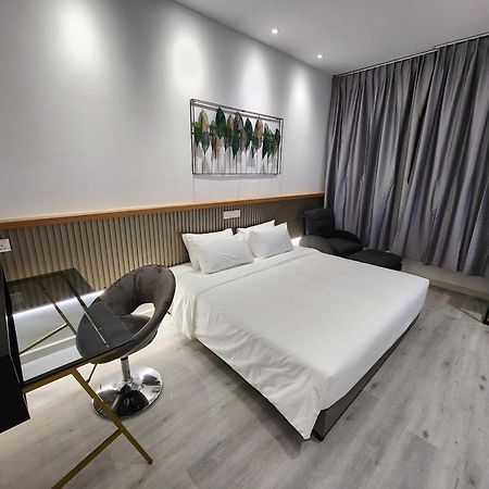 One Point Hotel Kuching Buitenkant foto