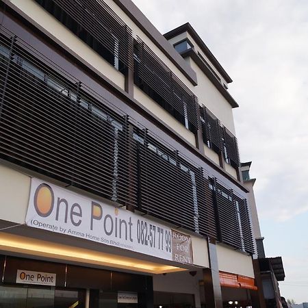 One Point Hotel Kuching Buitenkant foto