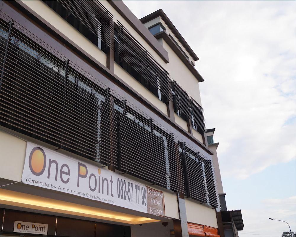 One Point Hotel Kuching Buitenkant foto