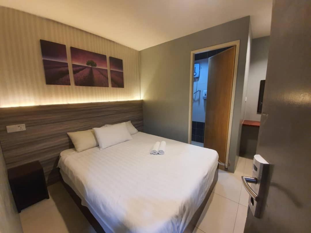 One Point Hotel Kuching Buitenkant foto