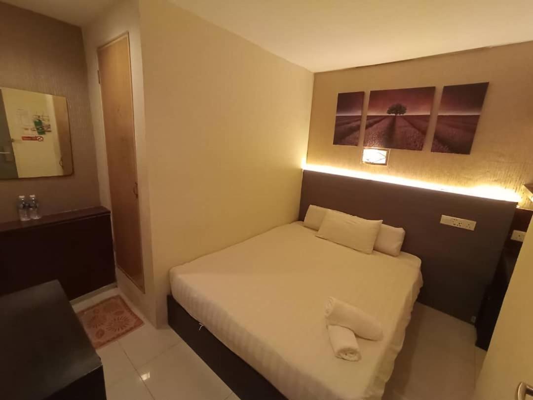 One Point Hotel Kuching Buitenkant foto