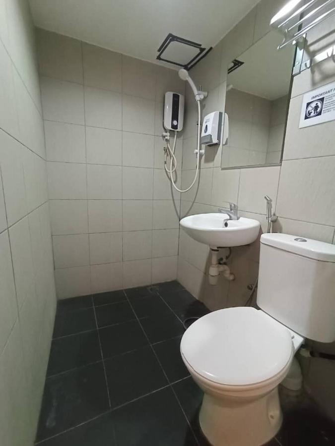One Point Hotel Kuching Buitenkant foto