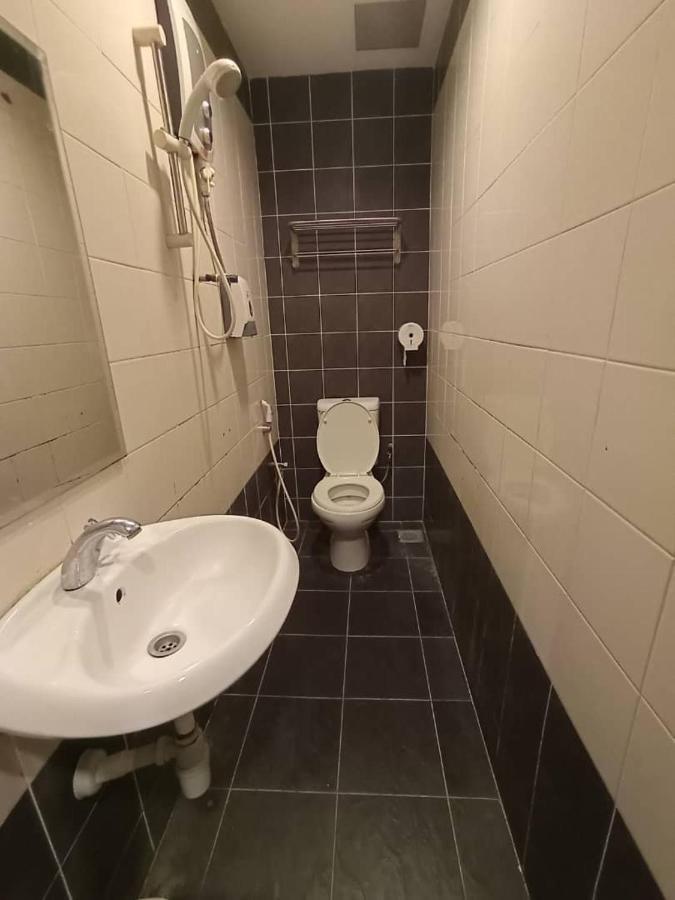 One Point Hotel Kuching Buitenkant foto