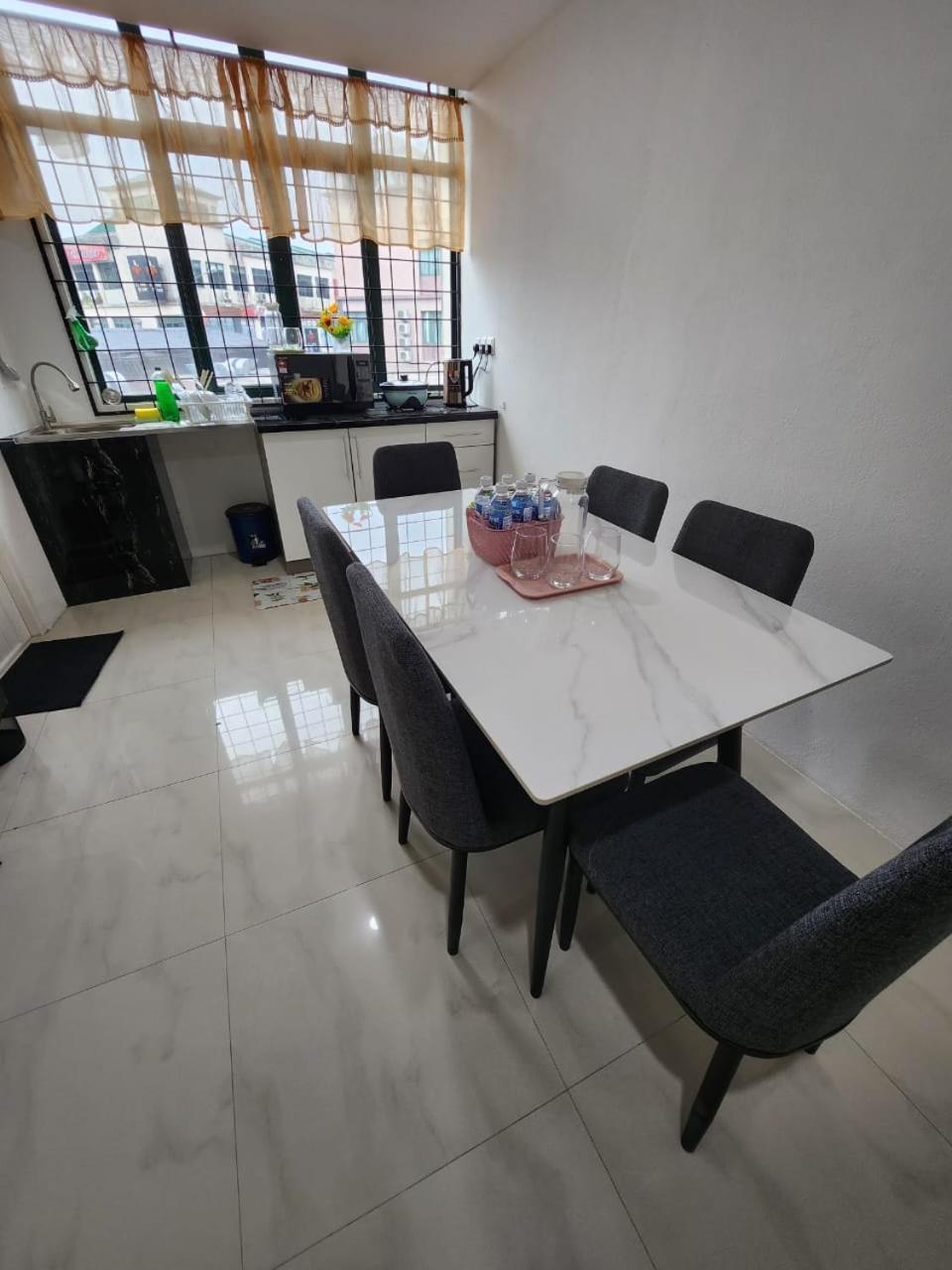 One Point Hotel Kuching Buitenkant foto