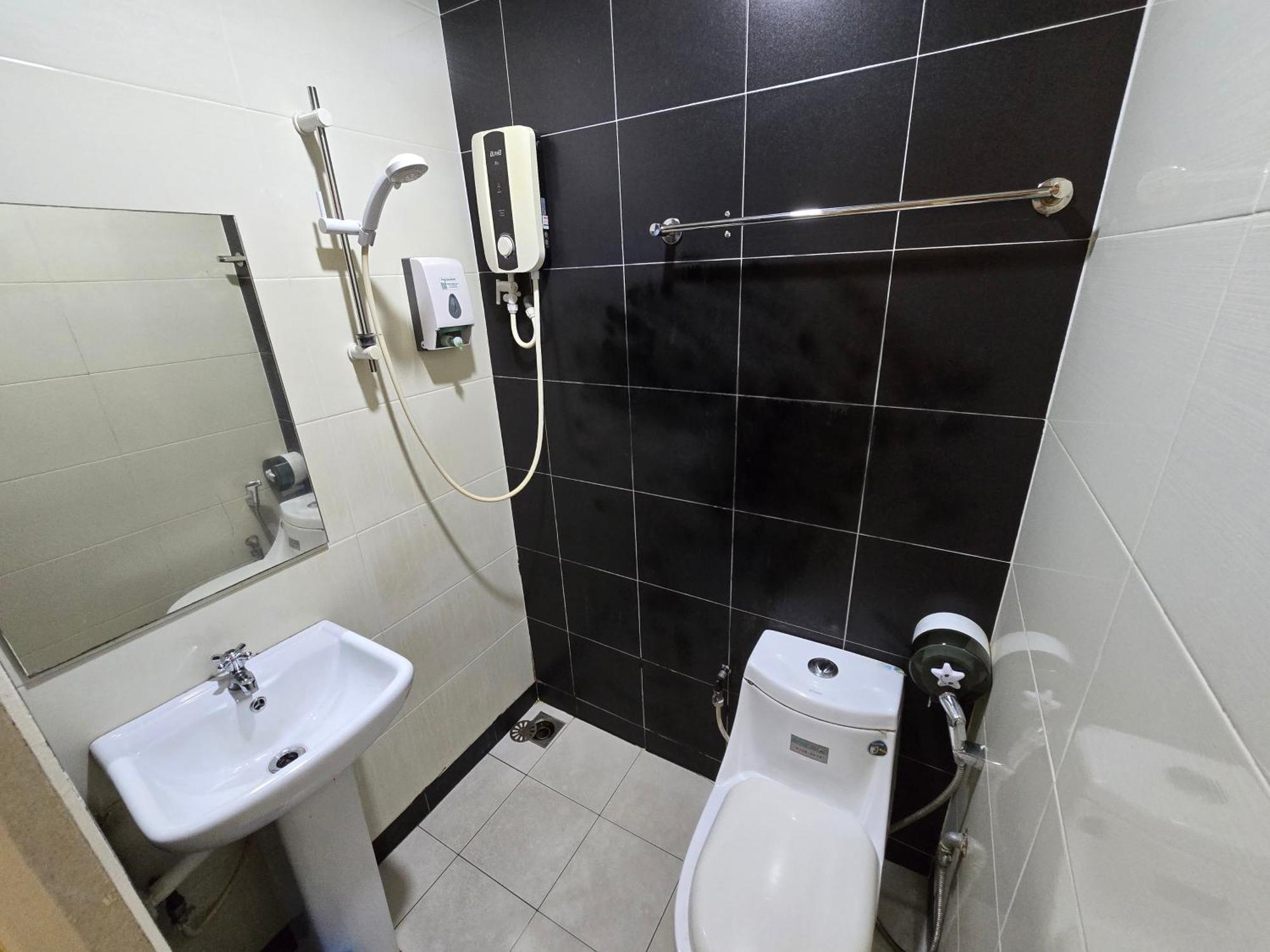 One Point Hotel Kuching Buitenkant foto