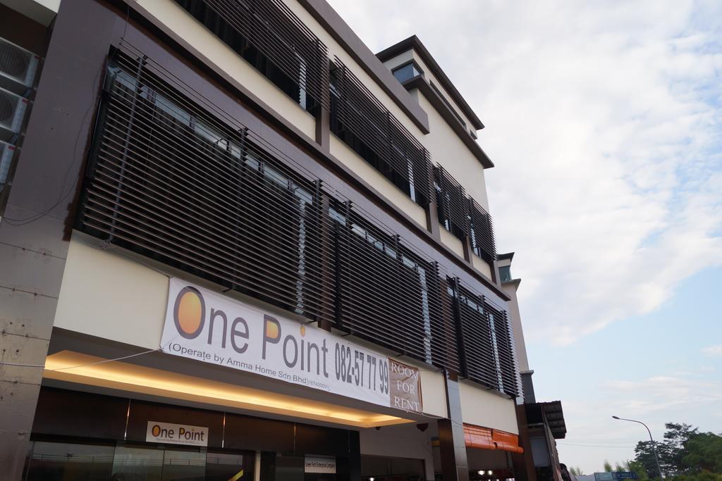 One Point Hotel Kuching Buitenkant foto