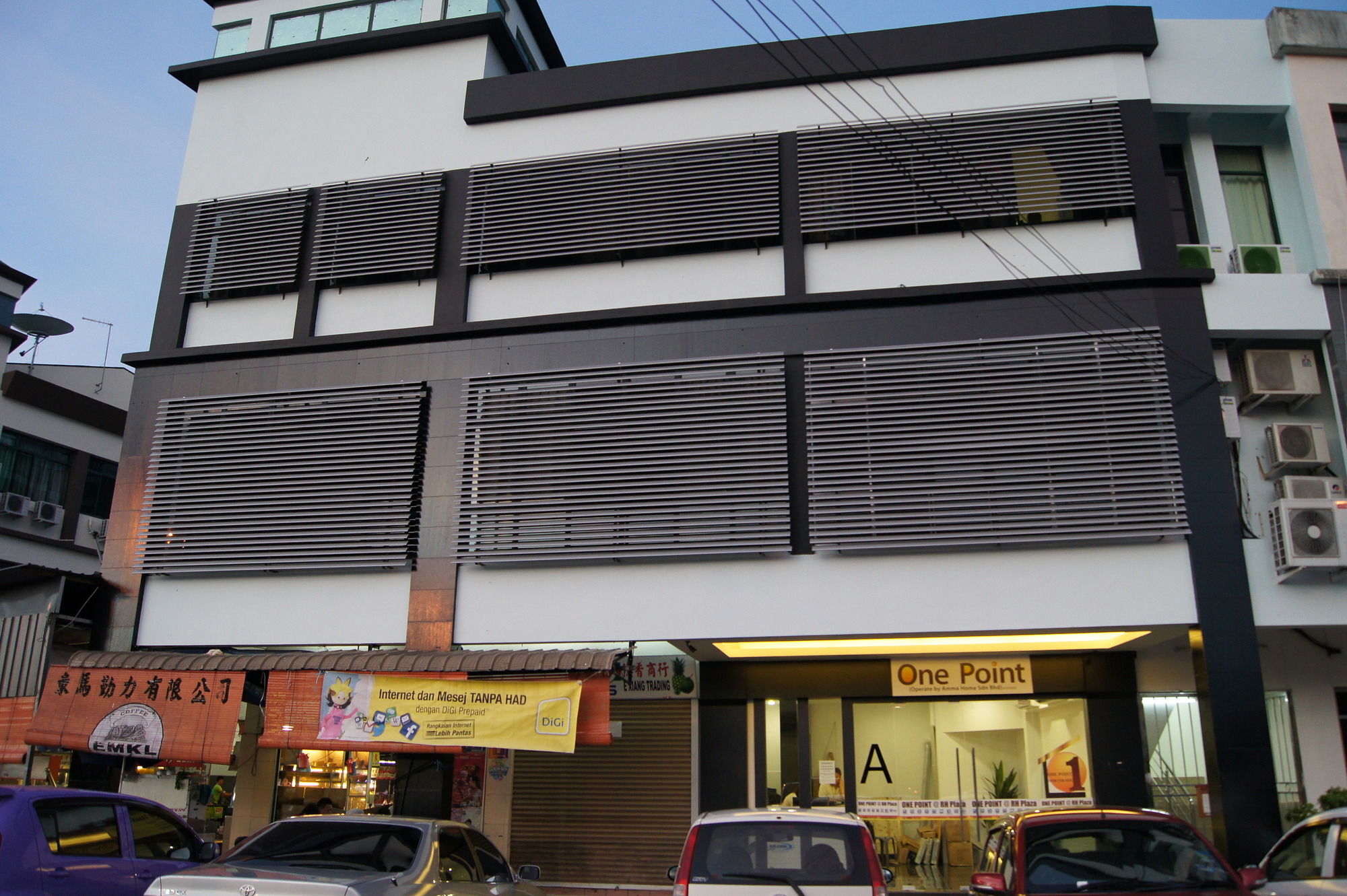 One Point Hotel Kuching Buitenkant foto