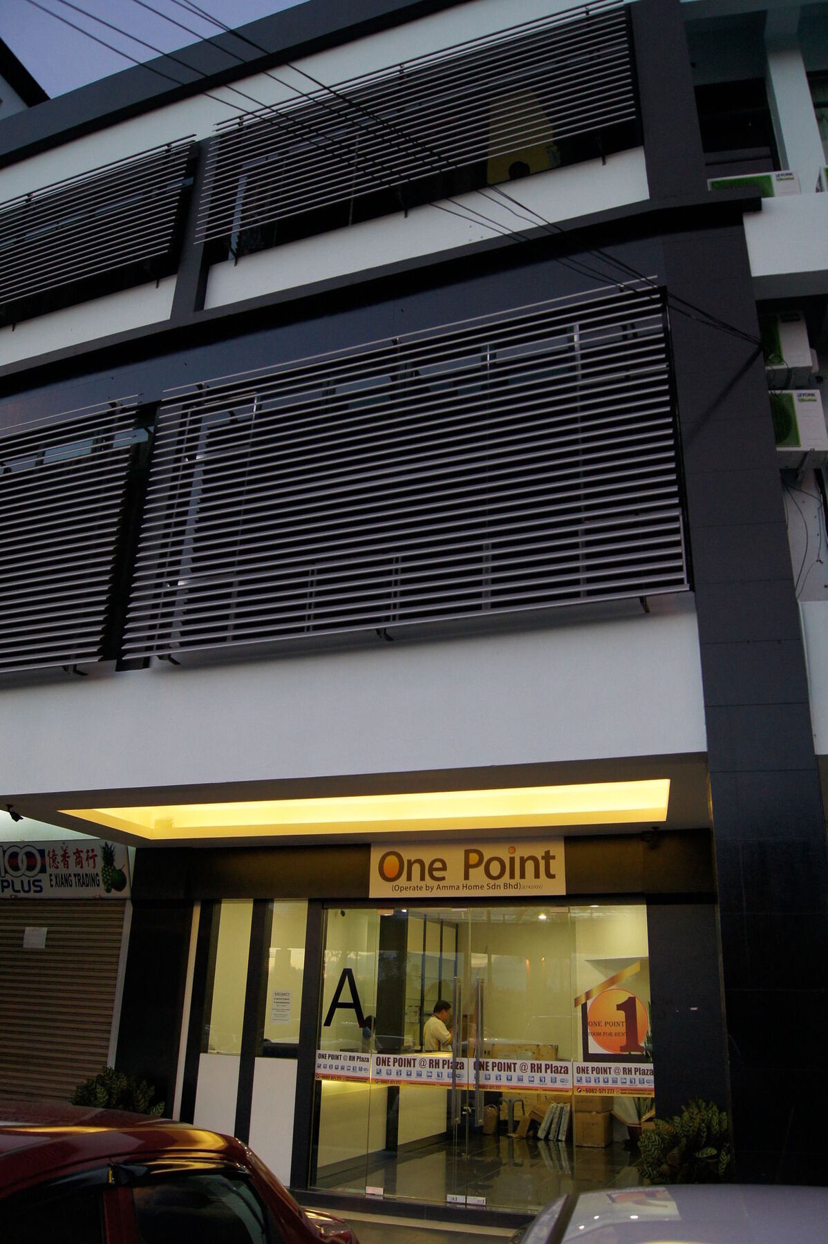 One Point Hotel Kuching Buitenkant foto